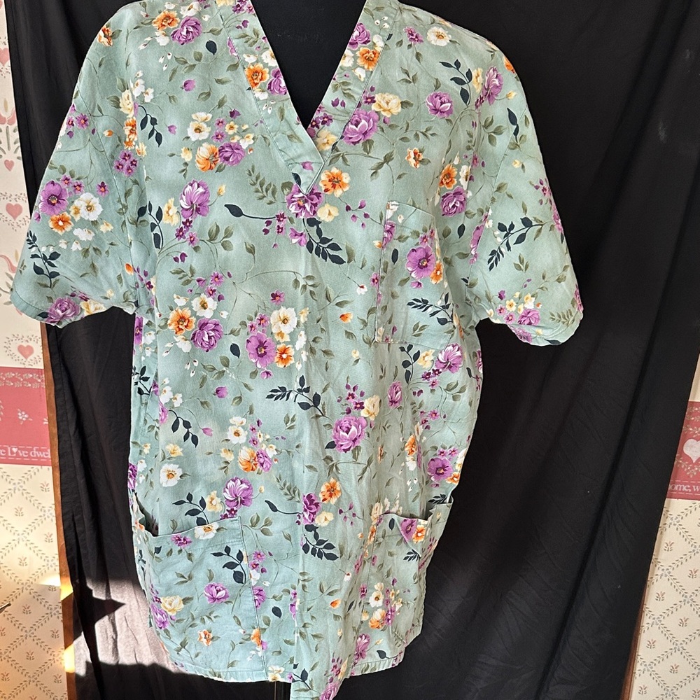 Peaches Uniforms Floral Scrub Top in Light Sage with Spring Flowers